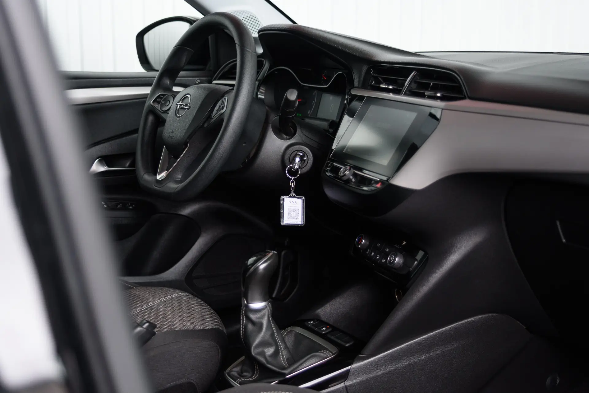 Opel Corsa 1.2 Business 37