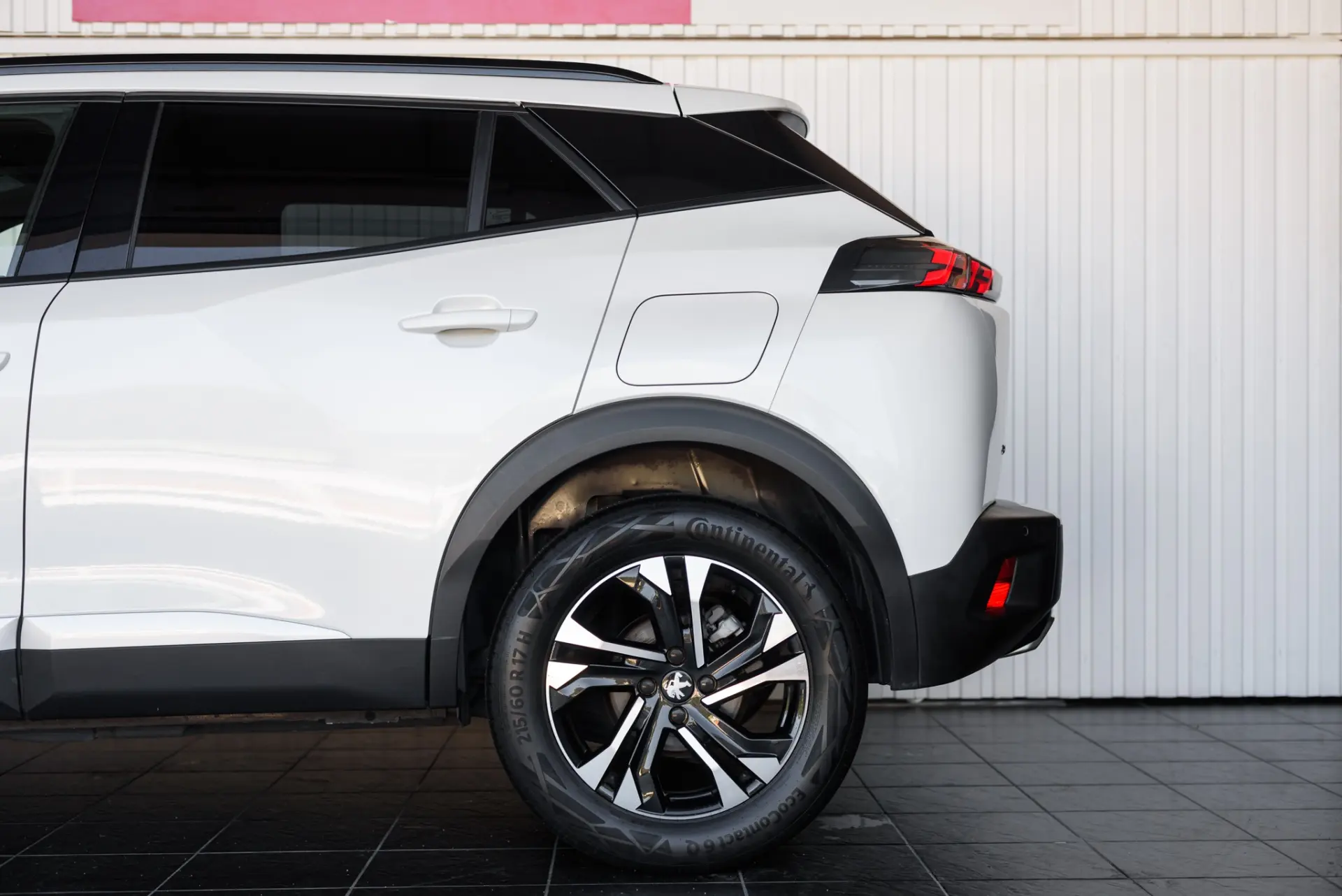 Peugeot 2008 1.2 PureTech Allure EAT8 10