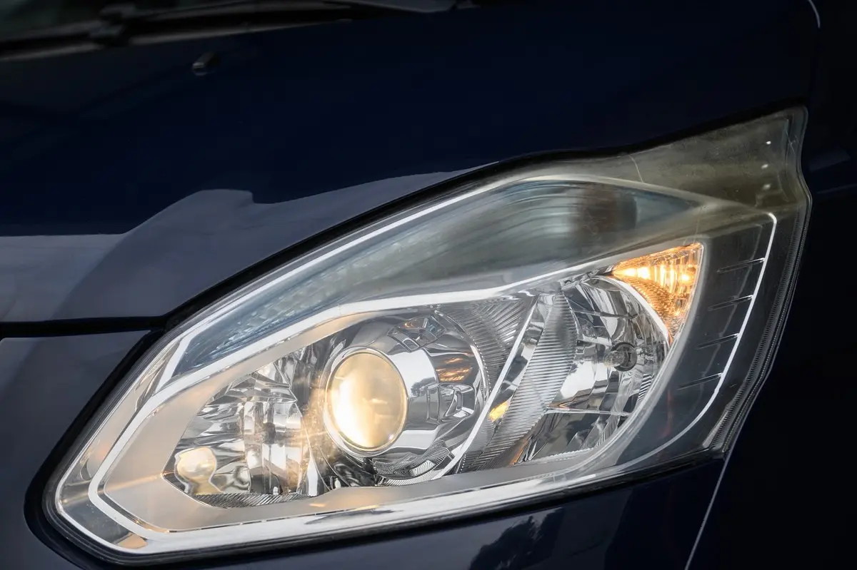 Ford Transit Custom Adaptada p/ 3 cadeiras de rodas 11