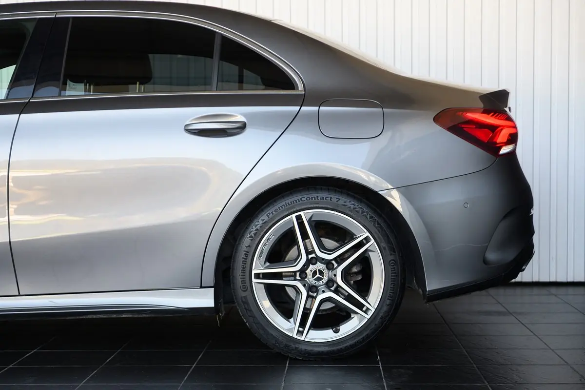 Mercedes-Benz A 180 Limousine d AMG Line Aut. 17