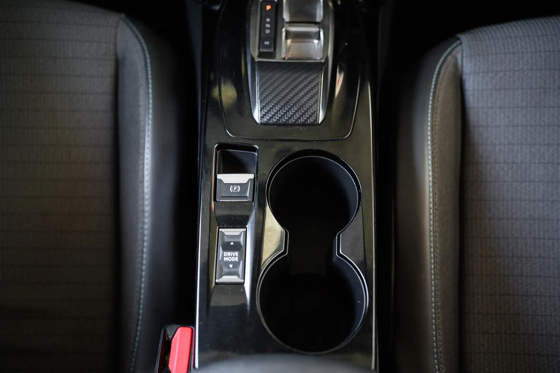Peugeot 2008 1.2 PureTech Allure EAT8 49