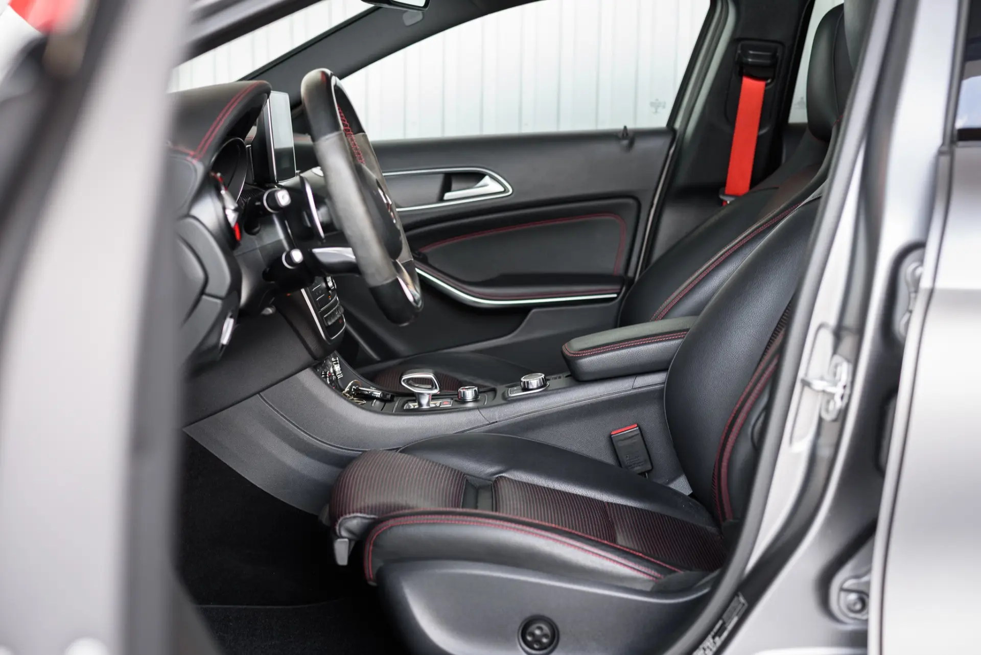 Mercedes-Benz GLA 45 AMG 4-Matic 28