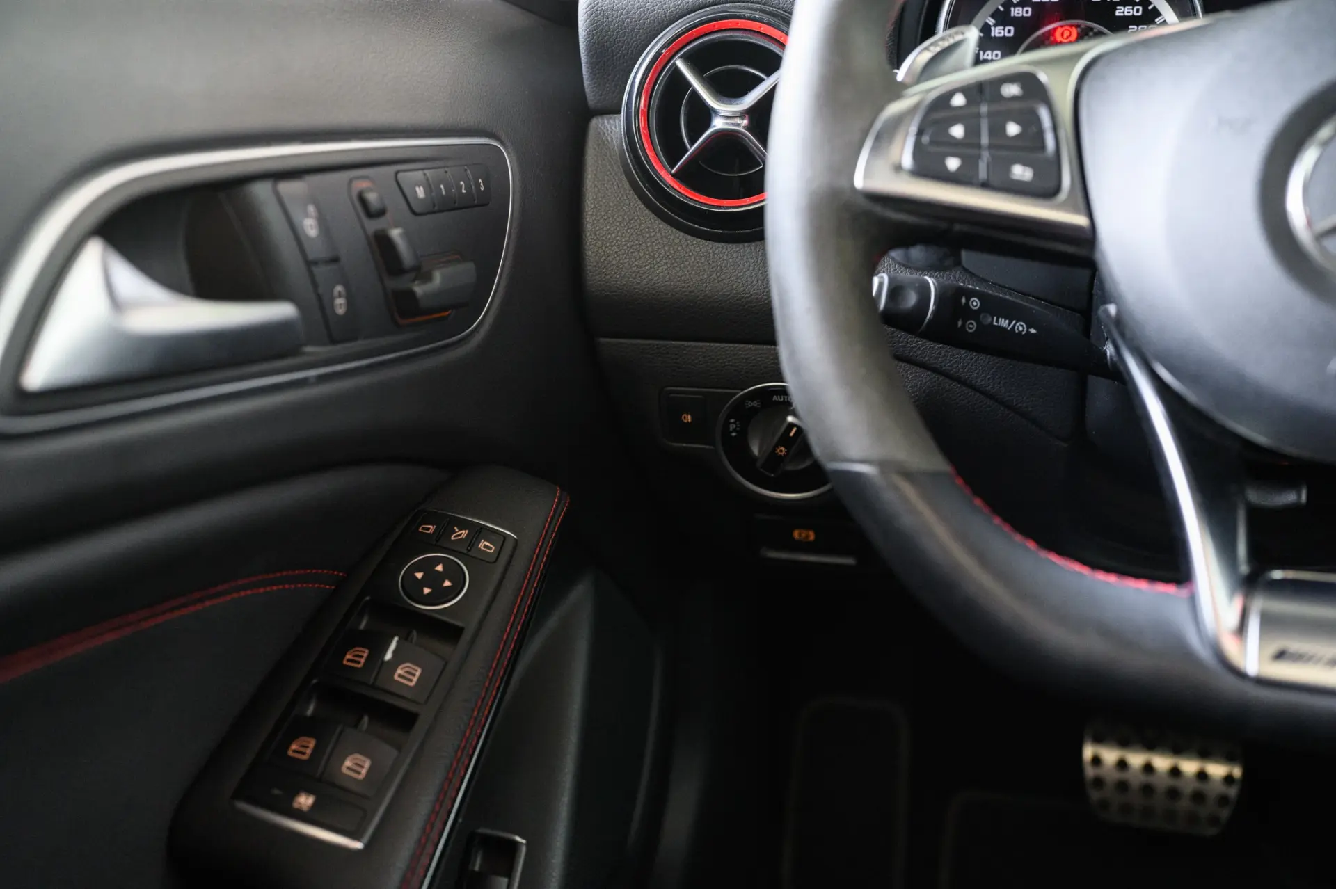 Mercedes-Benz GLA 45 AMG 4-Matic 34