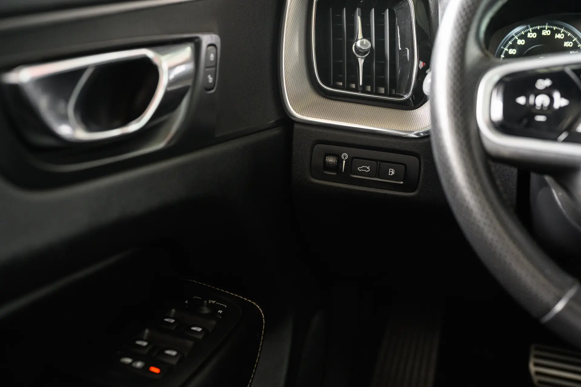 Volvo XC 60 2.0 T8 PHEV R-Design AWD 32