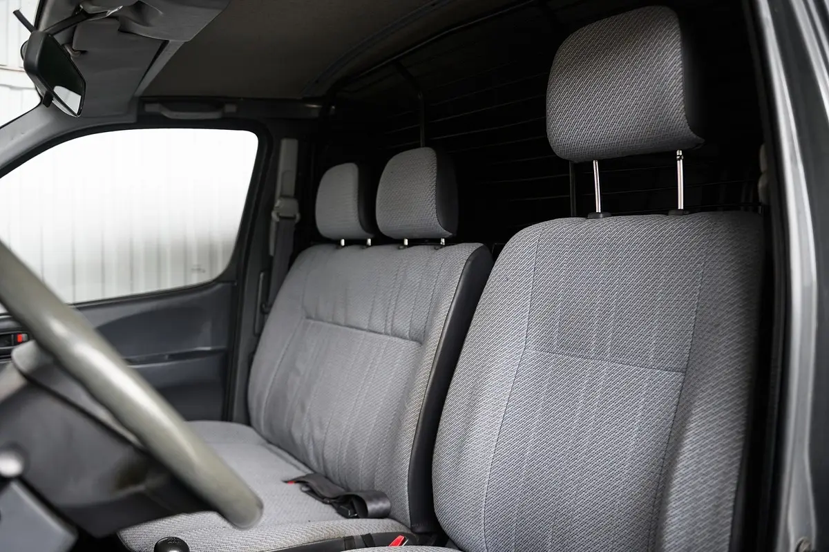 Toyota HiAce 2.4 D LXH12LG 20