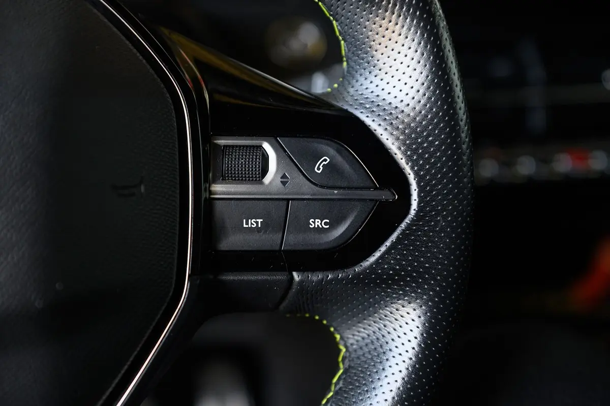 Peugeot e-2008 50 kWh GT Pack 36