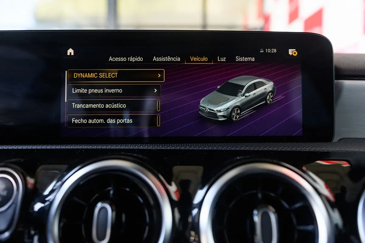 Mercedes-Benz A 180 Limousine d AMG Line Aut. 54