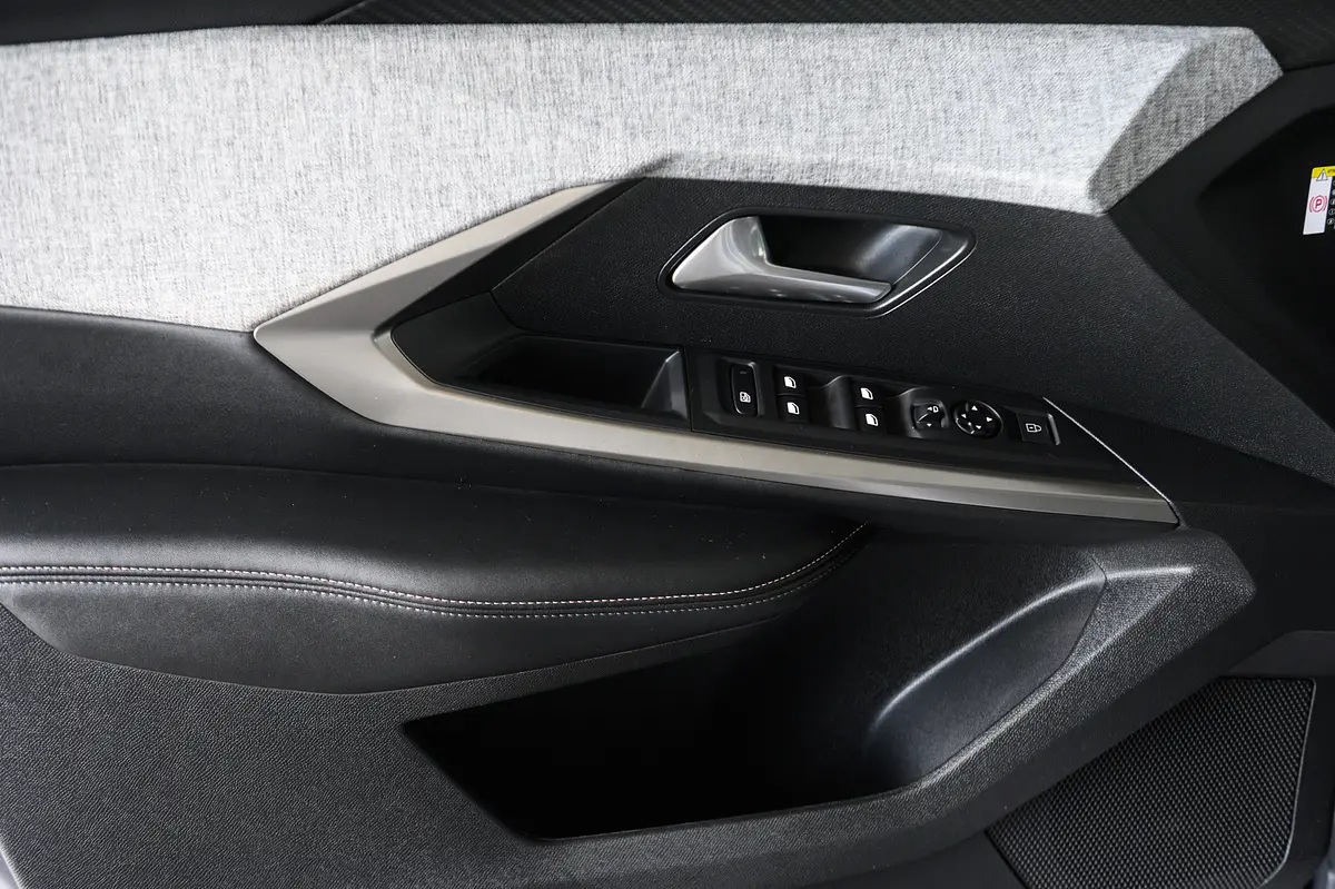 Peugeot 3008 1.2 Hybrid Allure e-DCS6 45