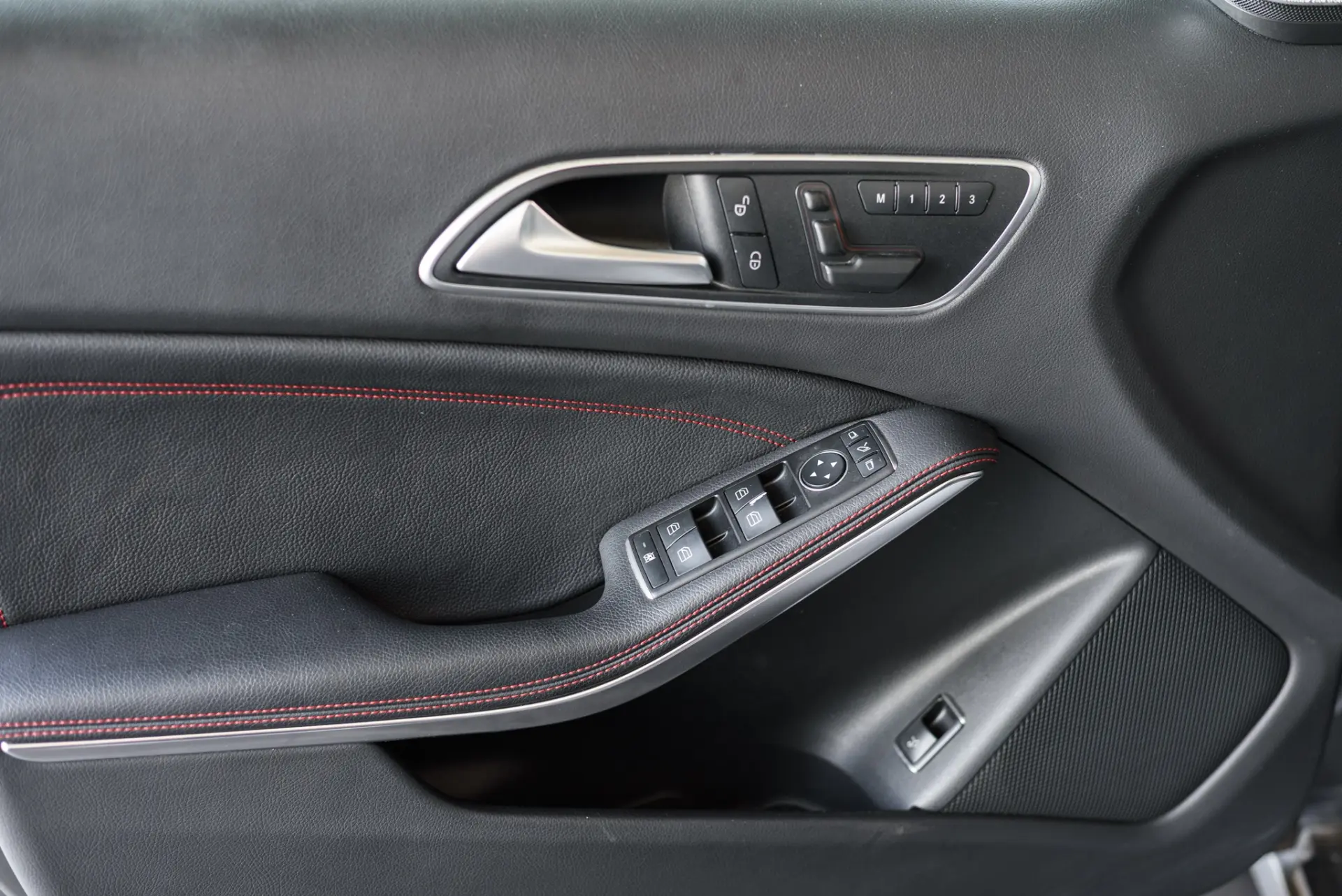 Mercedes-Benz GLA 45 AMG 4-Matic 26