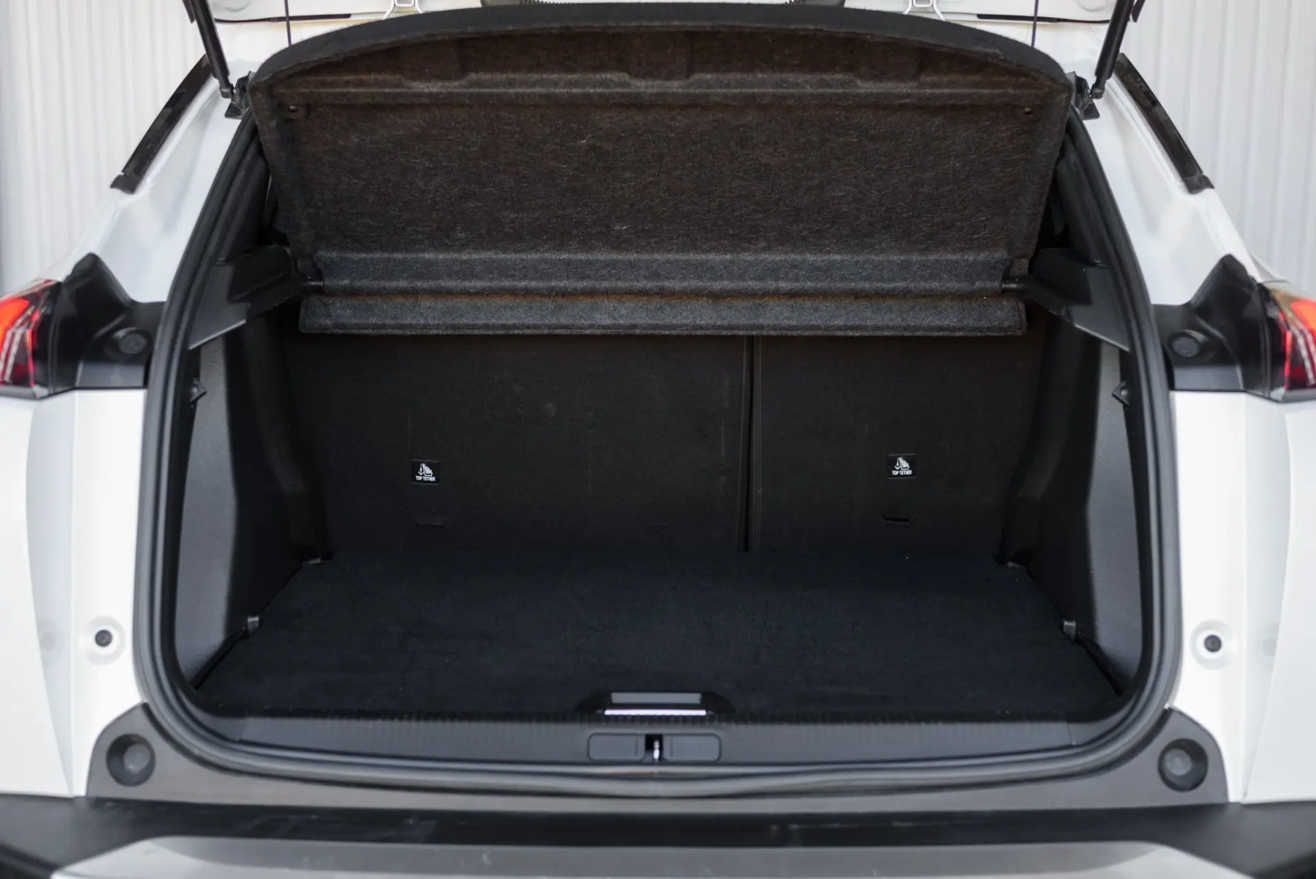 Peugeot 2008 1.2 PureTech Allure EAT8 17