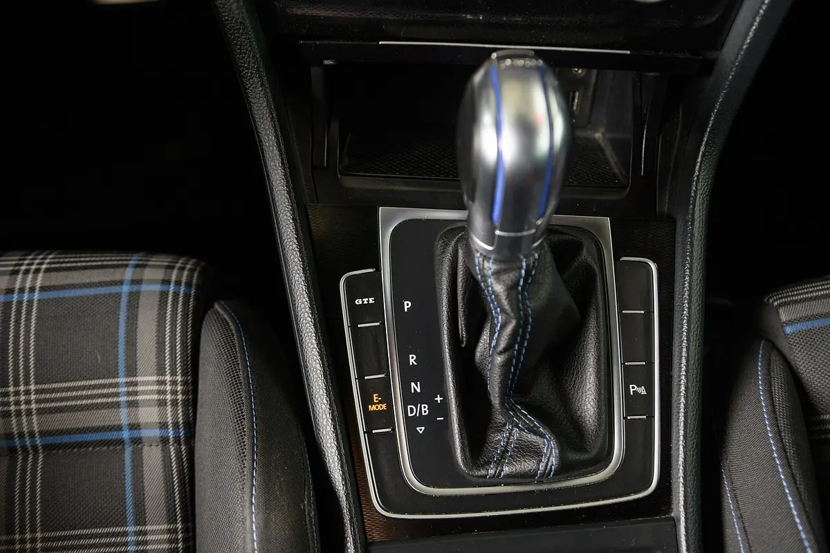 Volkswagen Golf 1.4 GTE Plug-in-Hybrid DSG 52