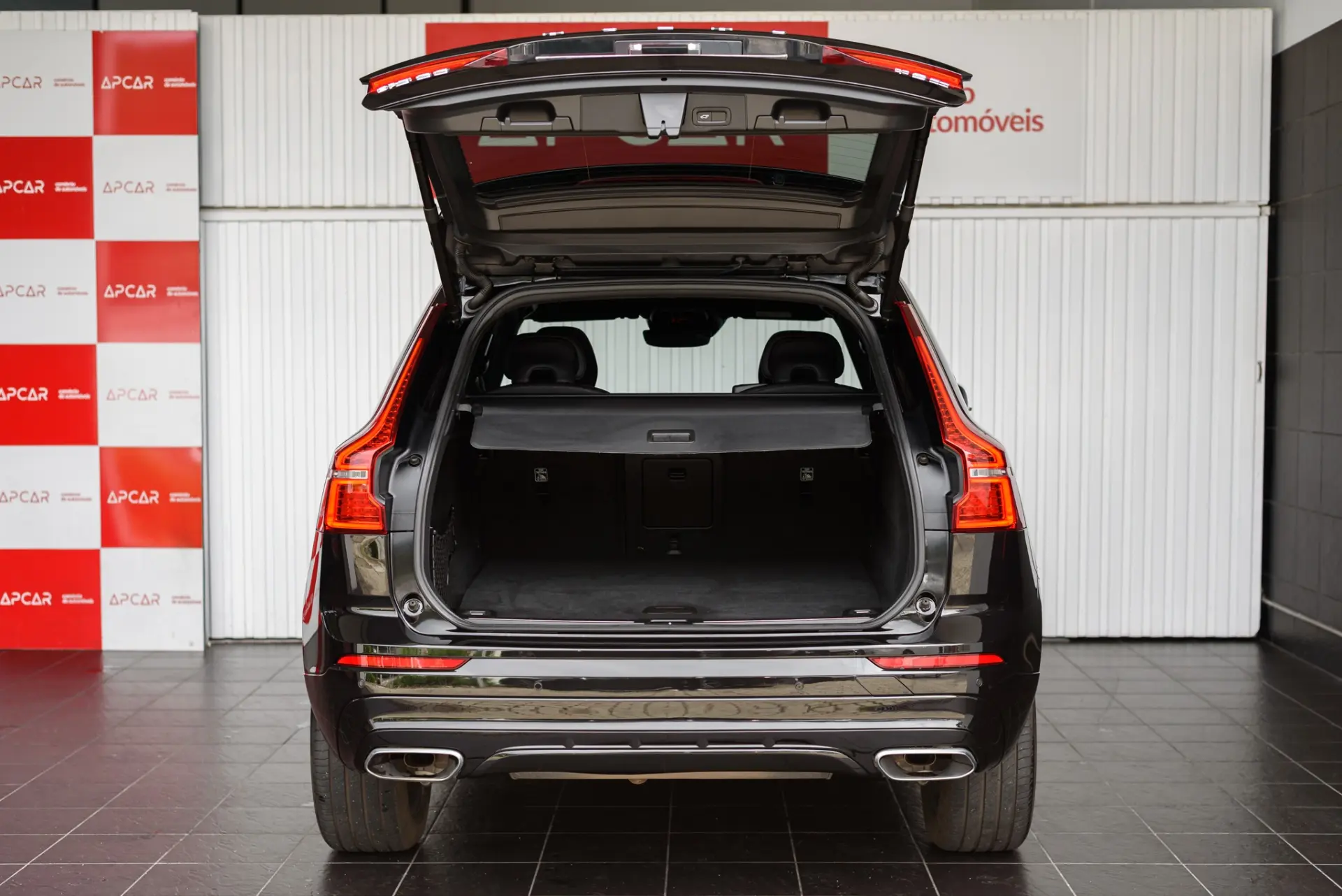 Volvo XC 60 2.0 T8 PHEV R-Design AWD 17