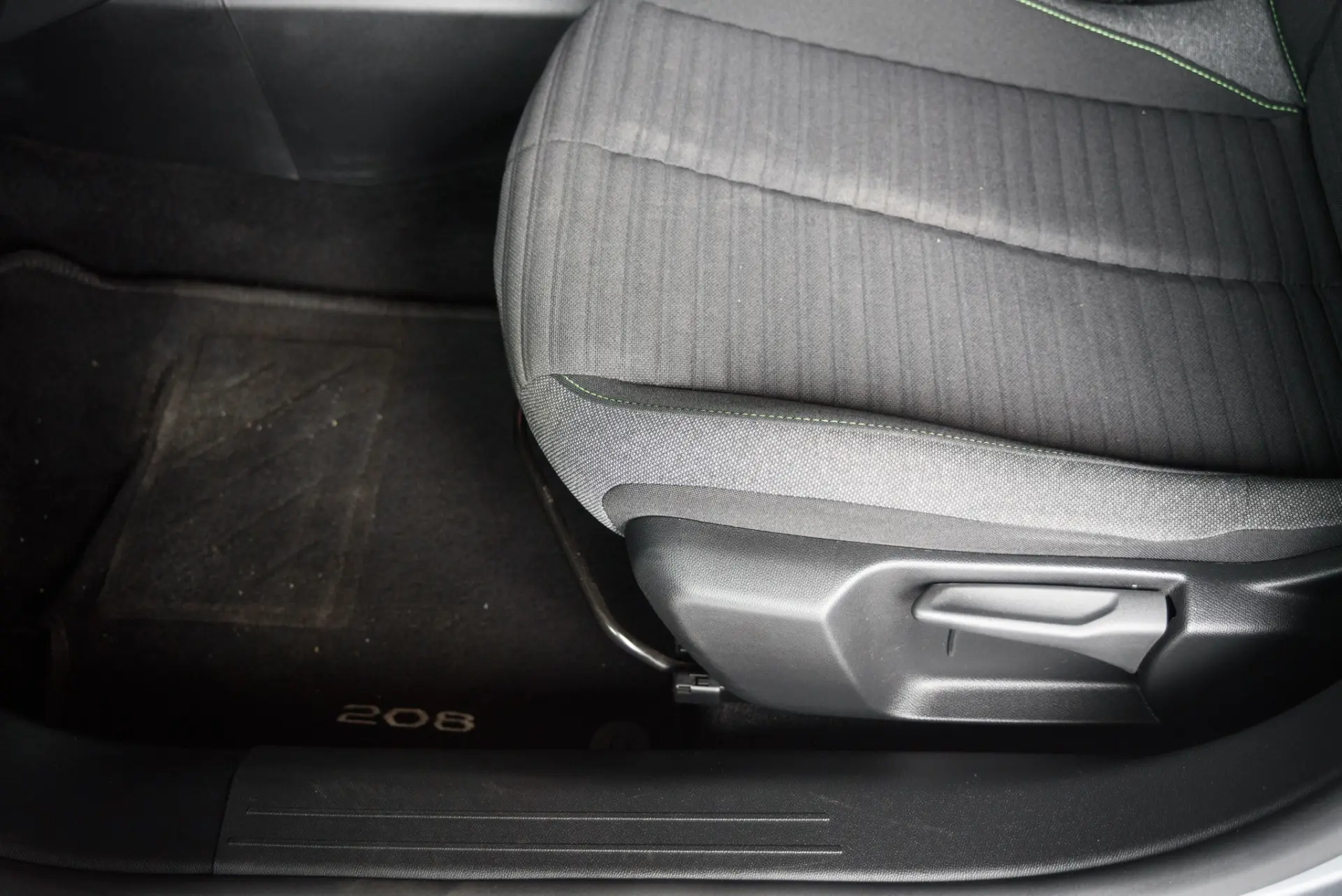 Peugeot 208 1.2 PureTech Active 25
