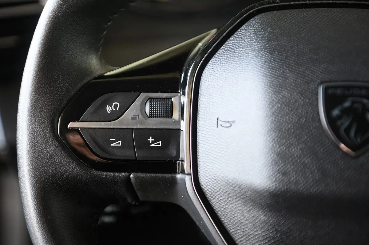 Peugeot 208 1.2 PureTech Active Pack 31