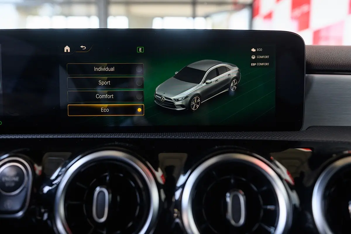 Mercedes-Benz A 180 Limousine d AMG Line Aut. 58