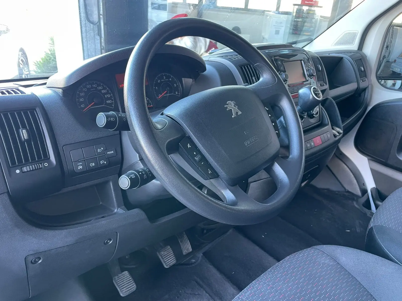 Peugeot Boxer 2.2 BlueHDi 333 L2 CD 10