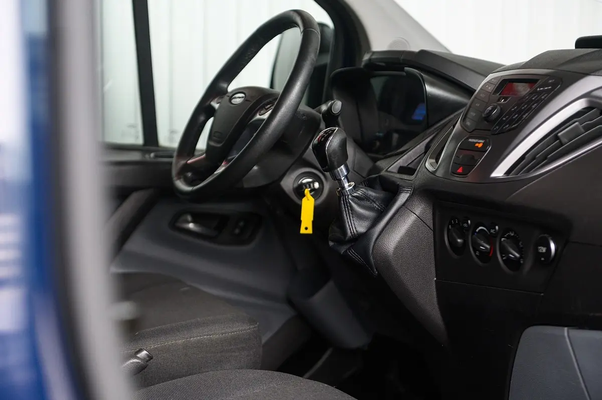 Ford Transit Custom Adaptada p/ 3 cadeiras de rodas 50