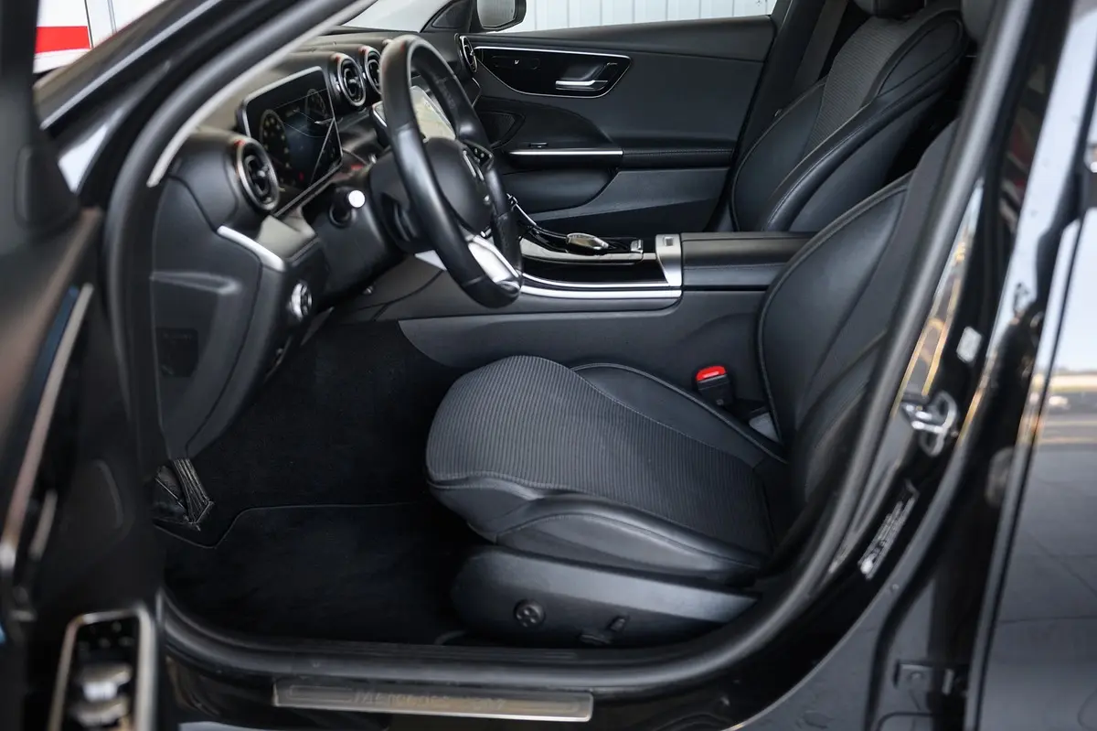 Mercedes-Benz C 300 e AMG Line 33