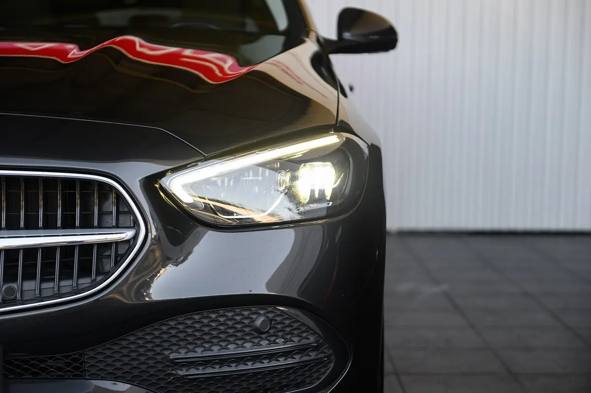 Mercedes-Benz C 300 e AMG Line 16