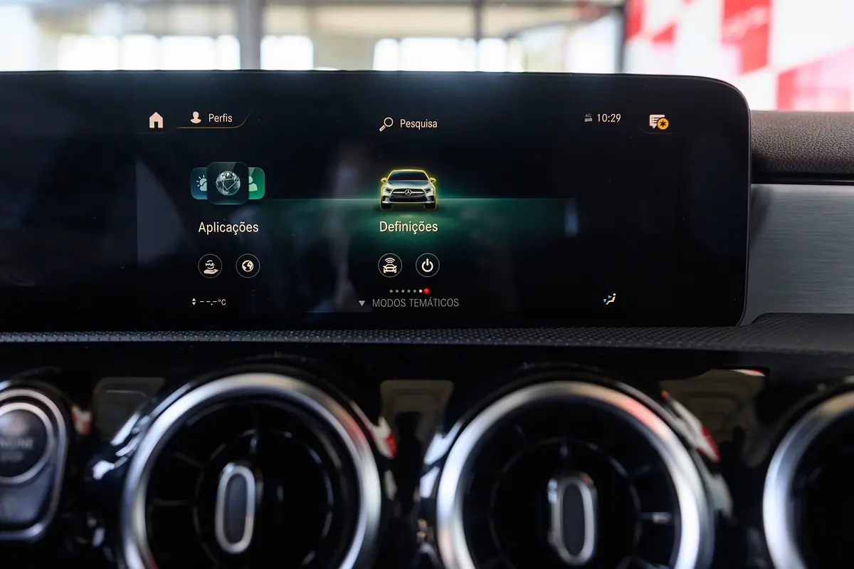 Mercedes-Benz A 180 Limousine d AMG Line Aut. 57