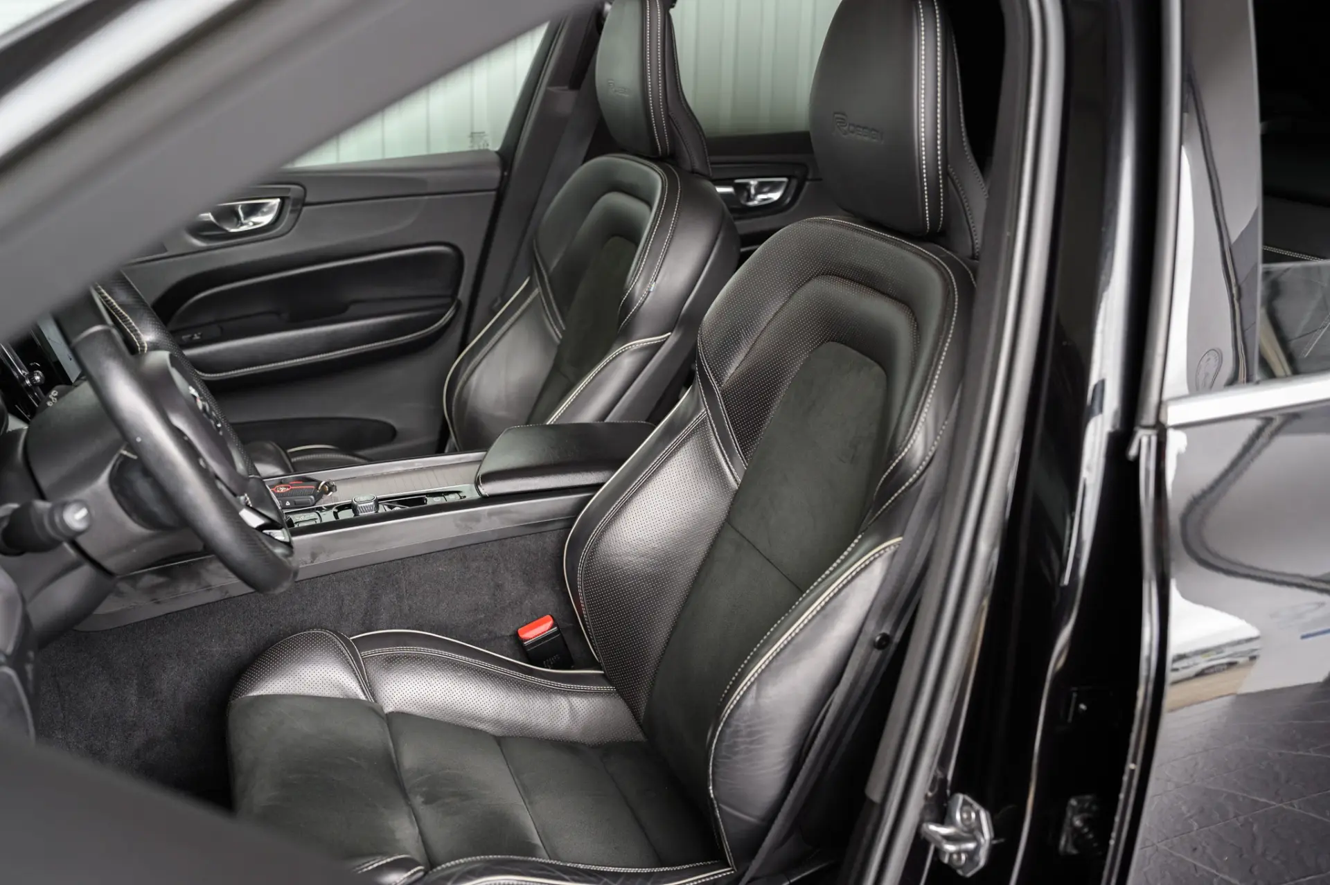 Volvo XC 60 2.0 T8 PHEV R-Design AWD 28