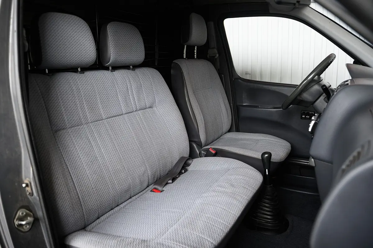 Toyota HiAce 2.4 D LXH12LG 19