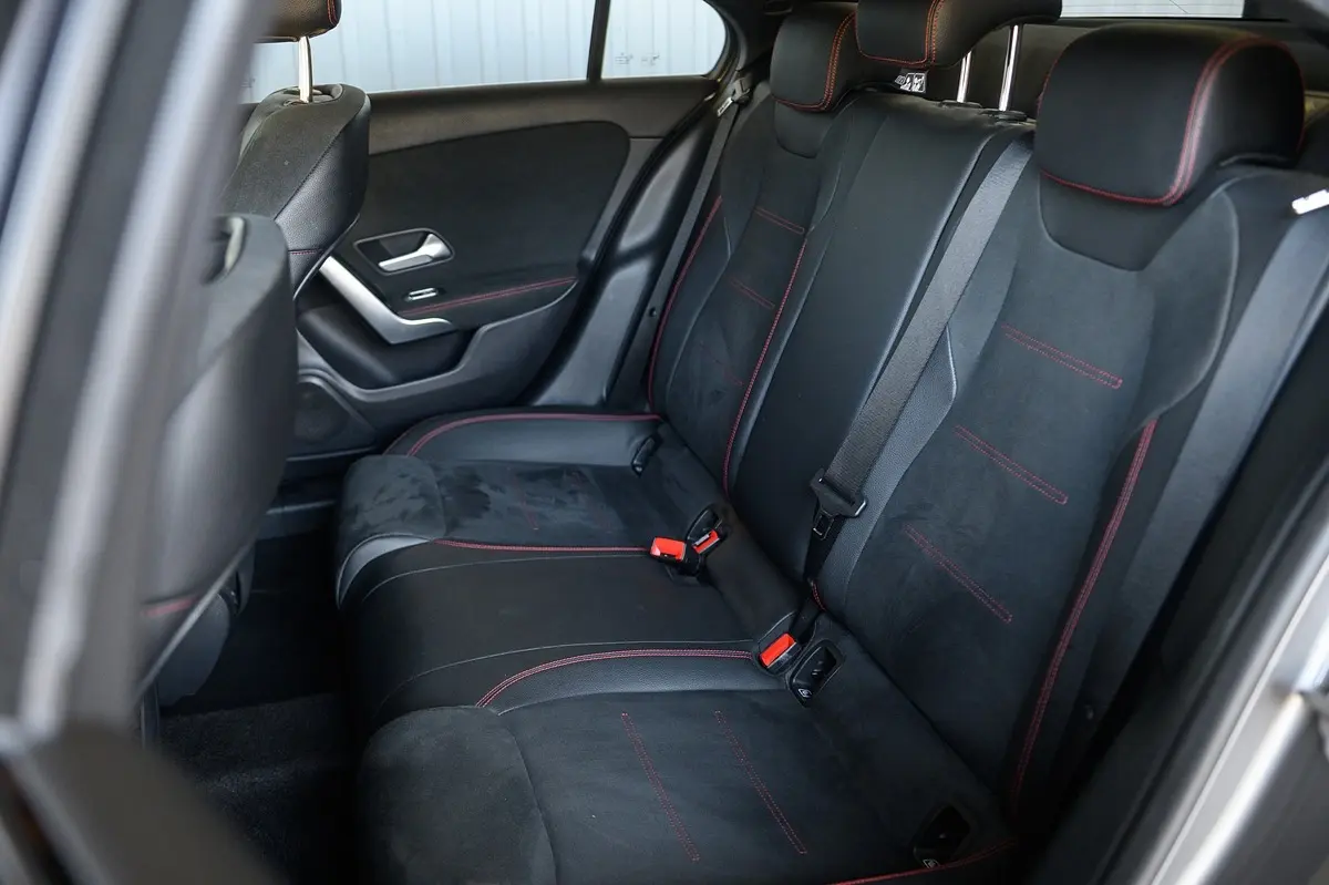 Mercedes-Benz A 180 Limousine d AMG Line Aut. 30