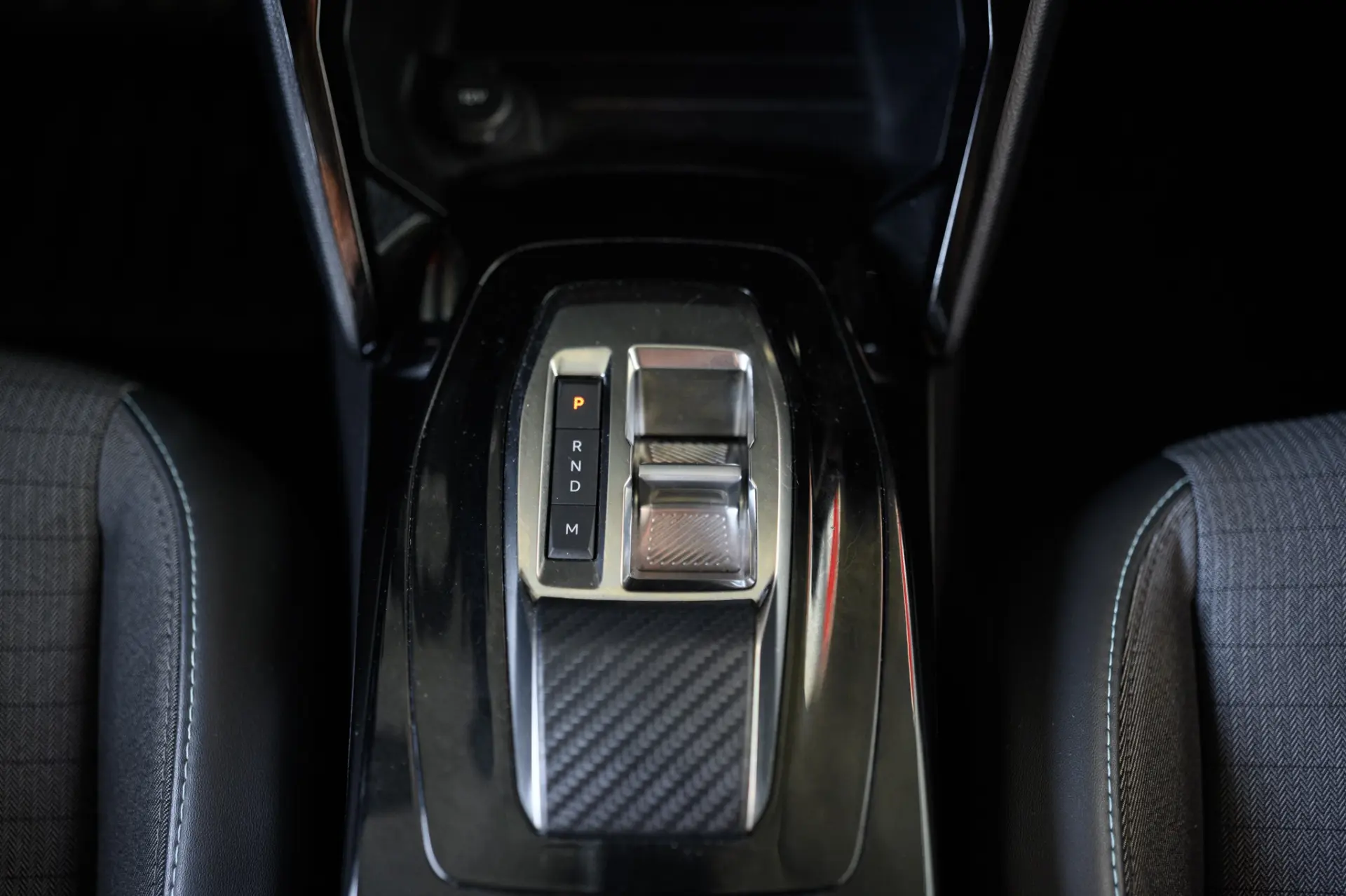 Peugeot 2008 1.2 PureTech Allure EAT8 50