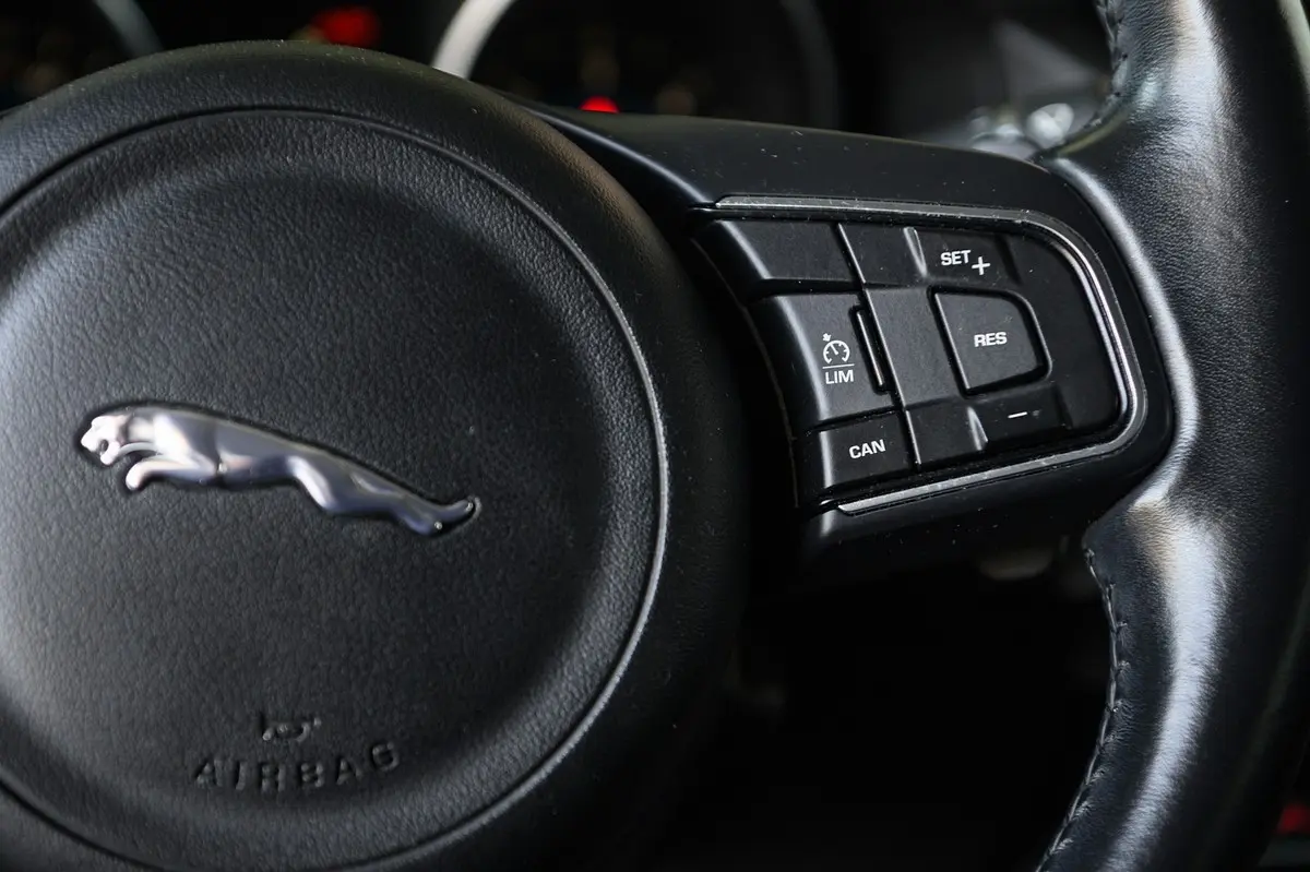 Jaguar XF 2.0 D R-Sport Aut. 38