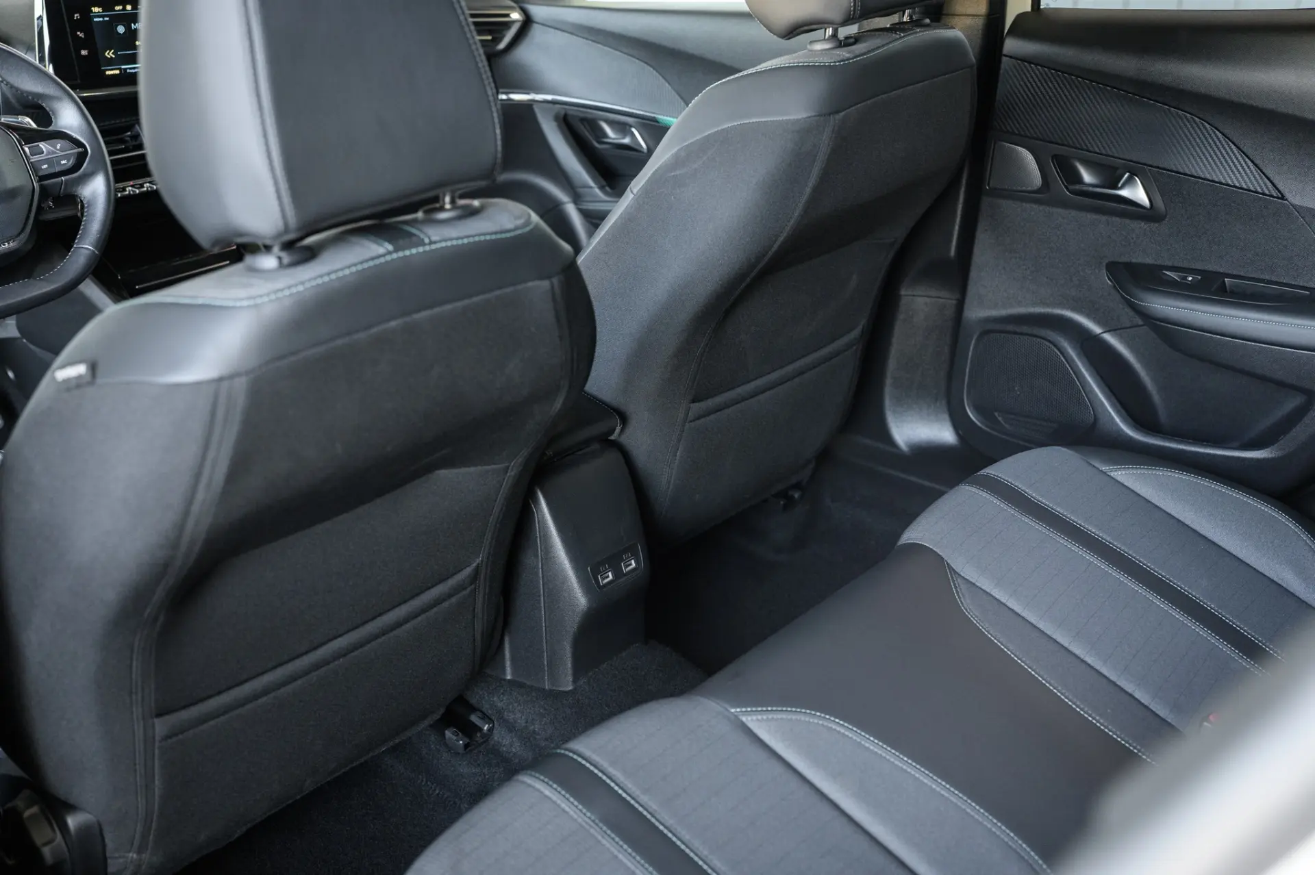 Peugeot 2008 1.2 PureTech Allure EAT8 31