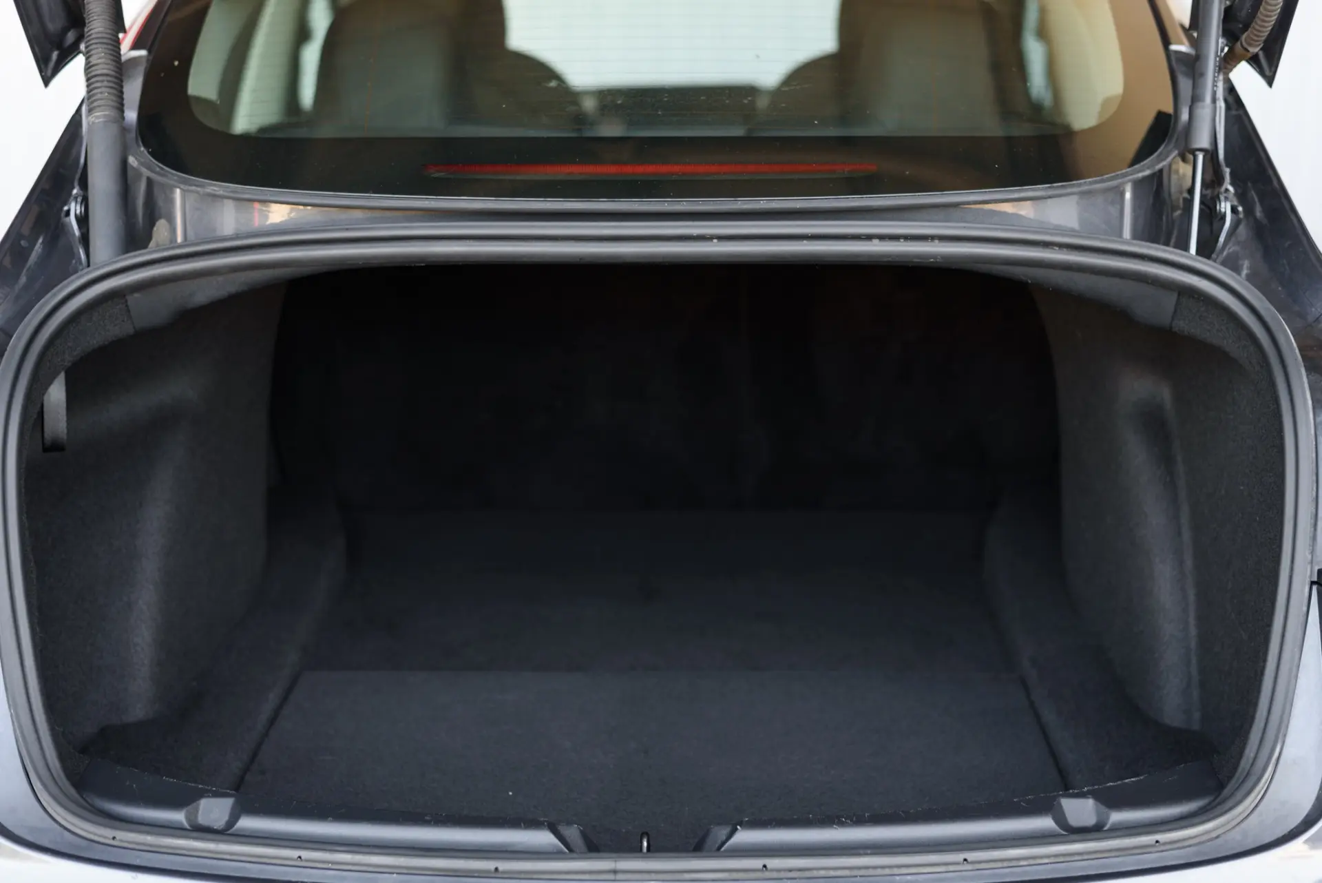 Tesla Model 3 Standard Range Plus RWD 13