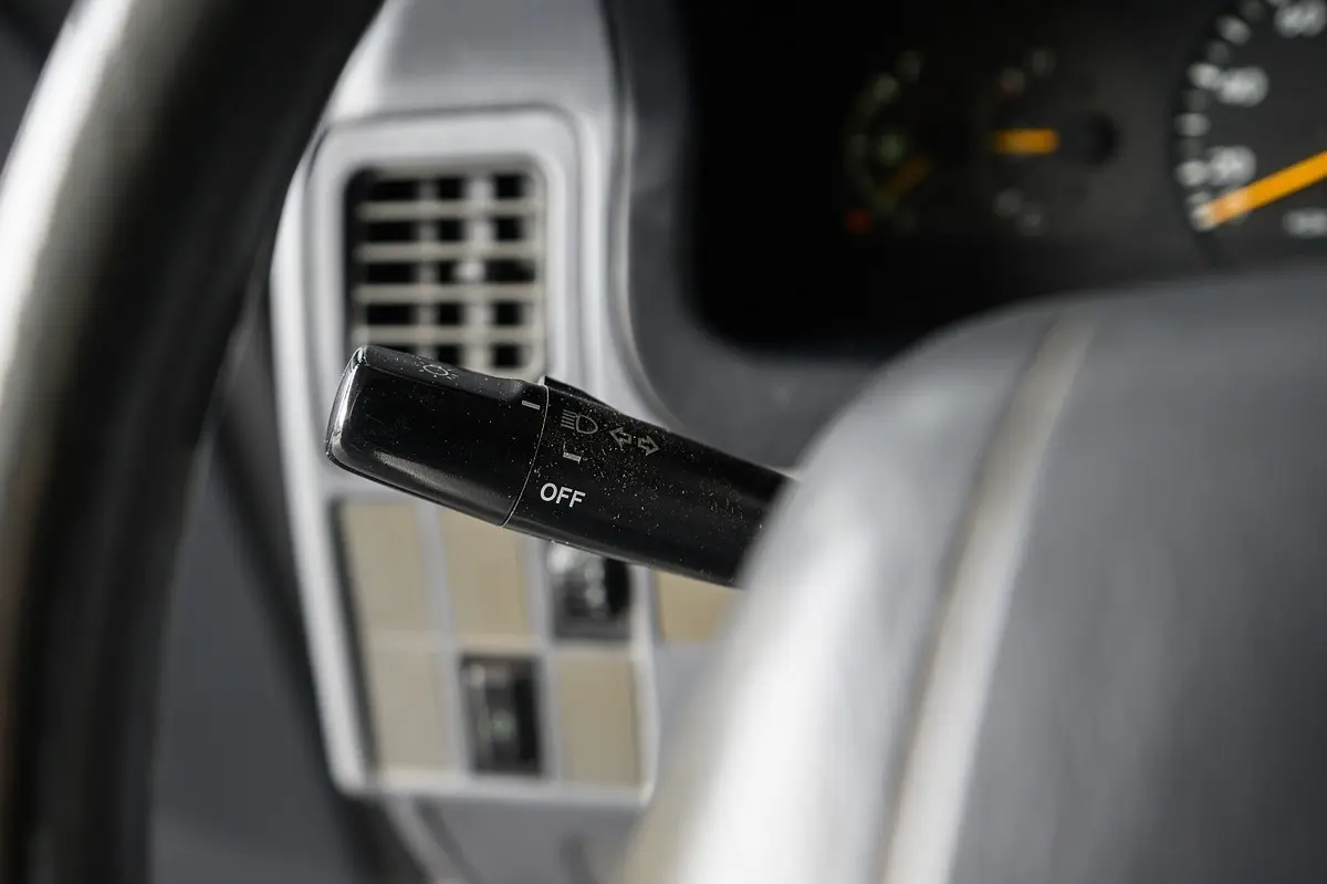 Toyota HiAce 2.4 D LXH12LG 26