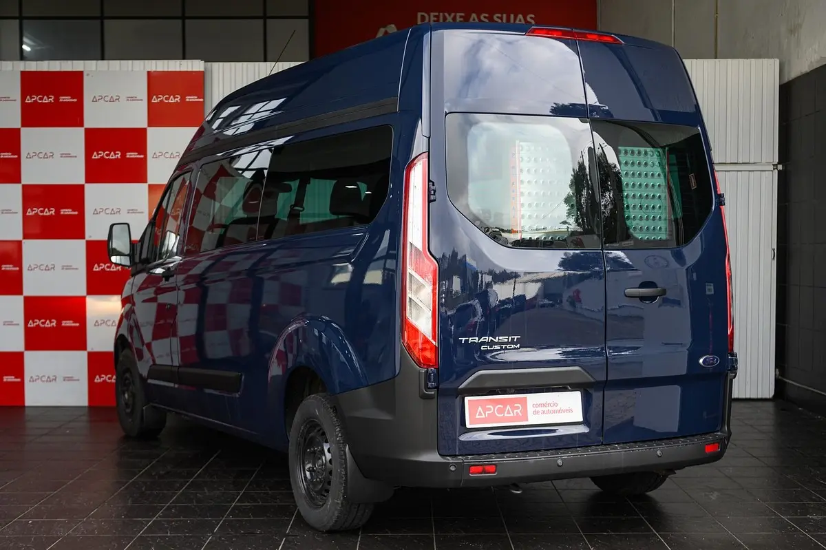 Ford Transit Custom Adaptada p/ 3 cadeiras de rodas 5