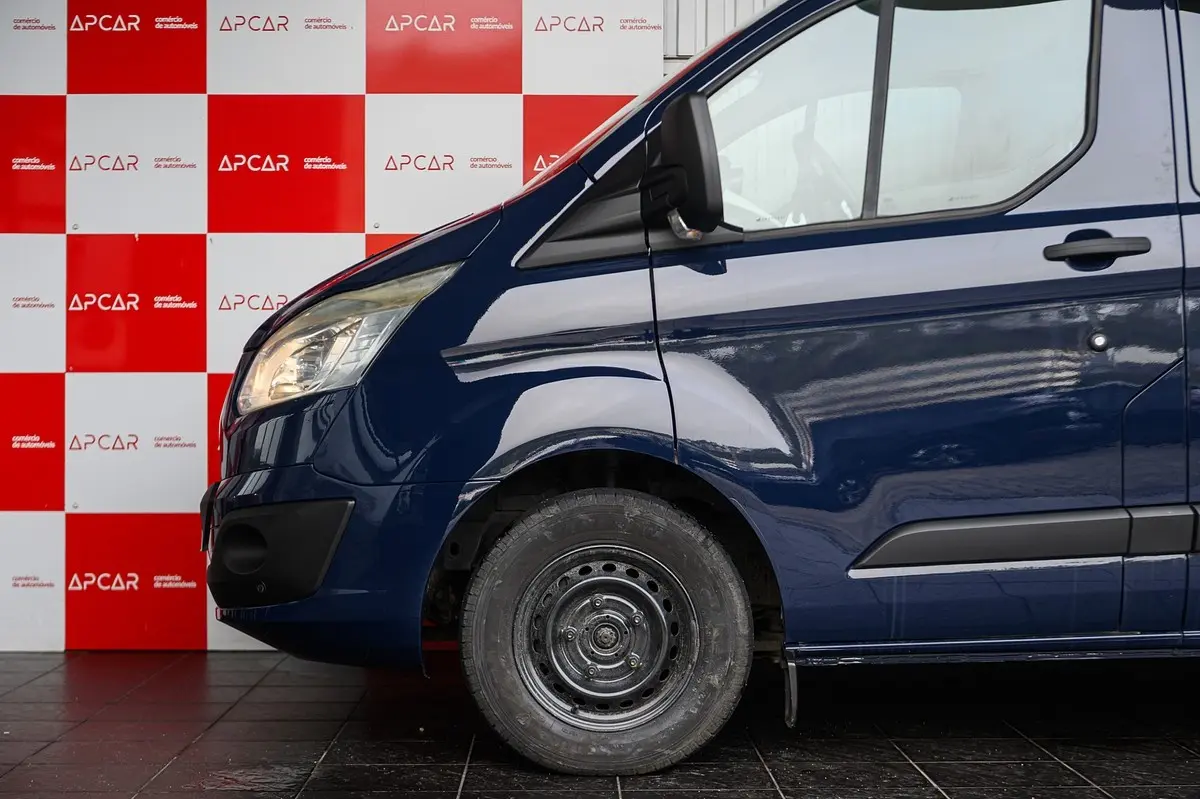 Ford Transit Custom Adaptada p/ 3 cadeiras de rodas 12