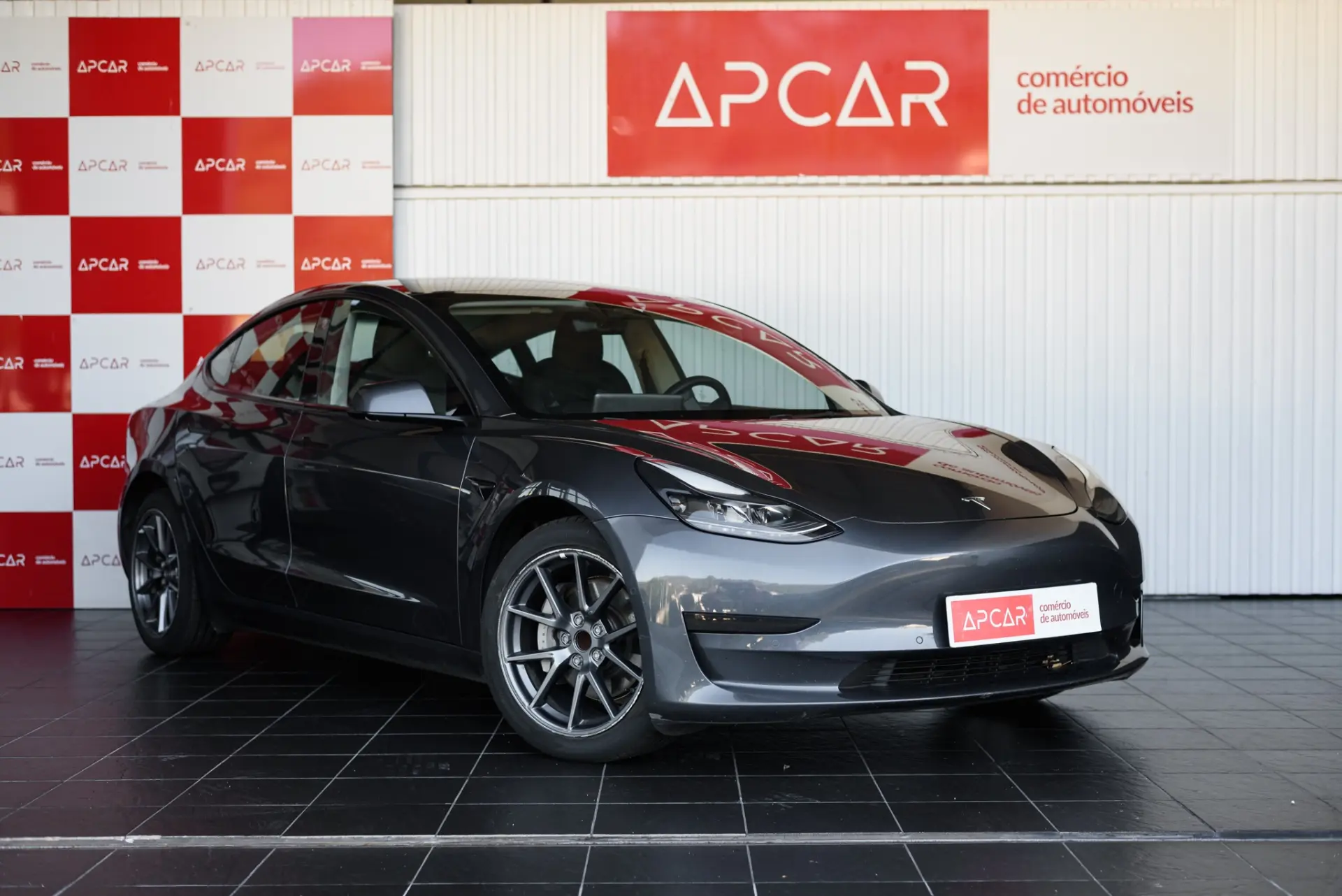 Tesla Model 3 Standard Range Plus RWD 16