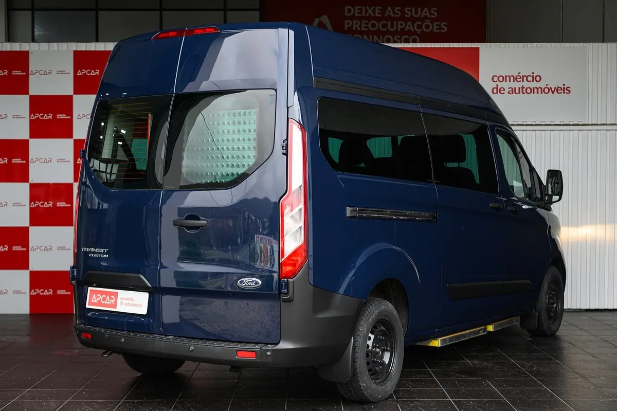 Ford Transit Custom Adaptada p/ 3 cadeiras de rodas 3