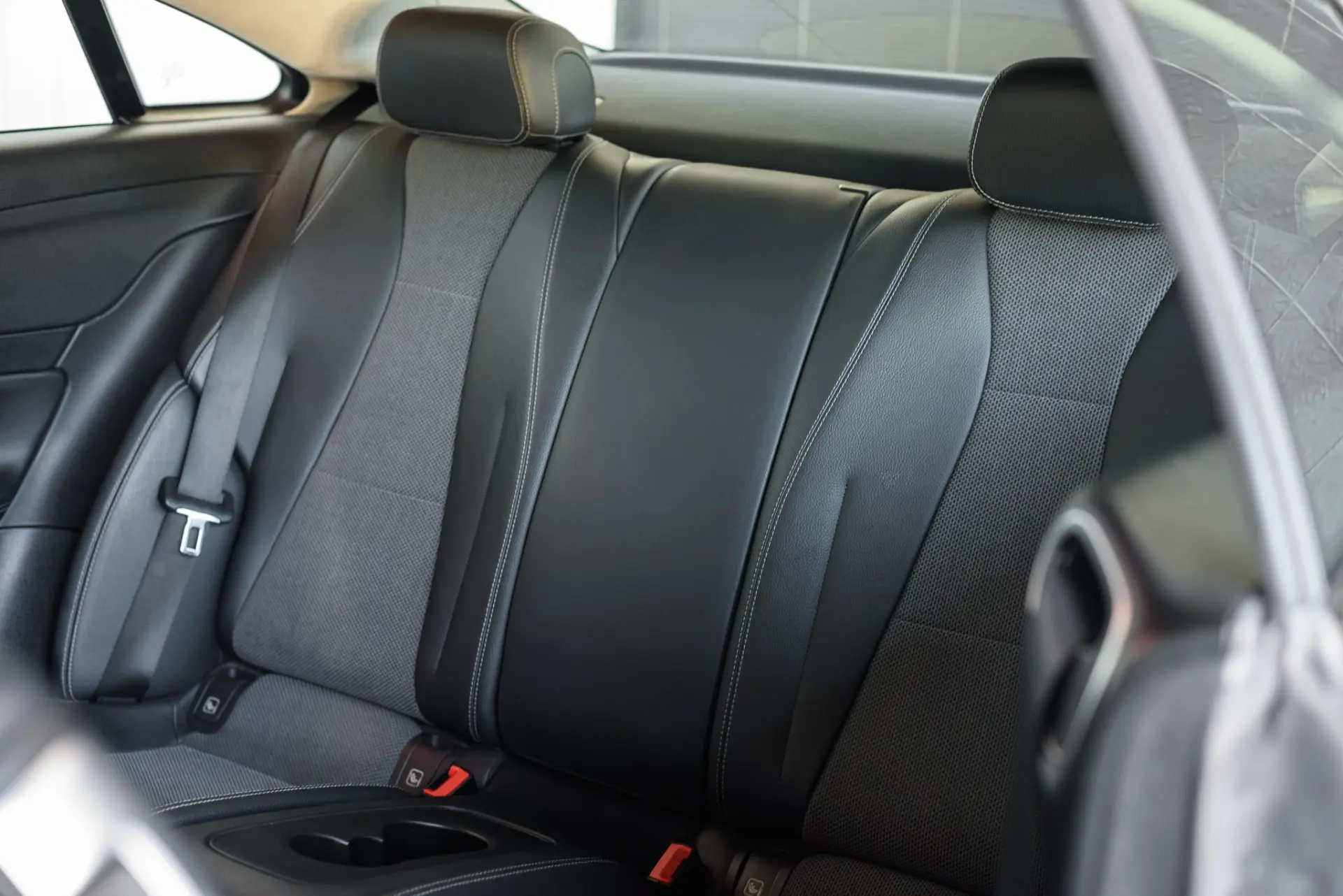 Mercedes-Benz E 220 d 9G-TRONIC Avantgarde 30