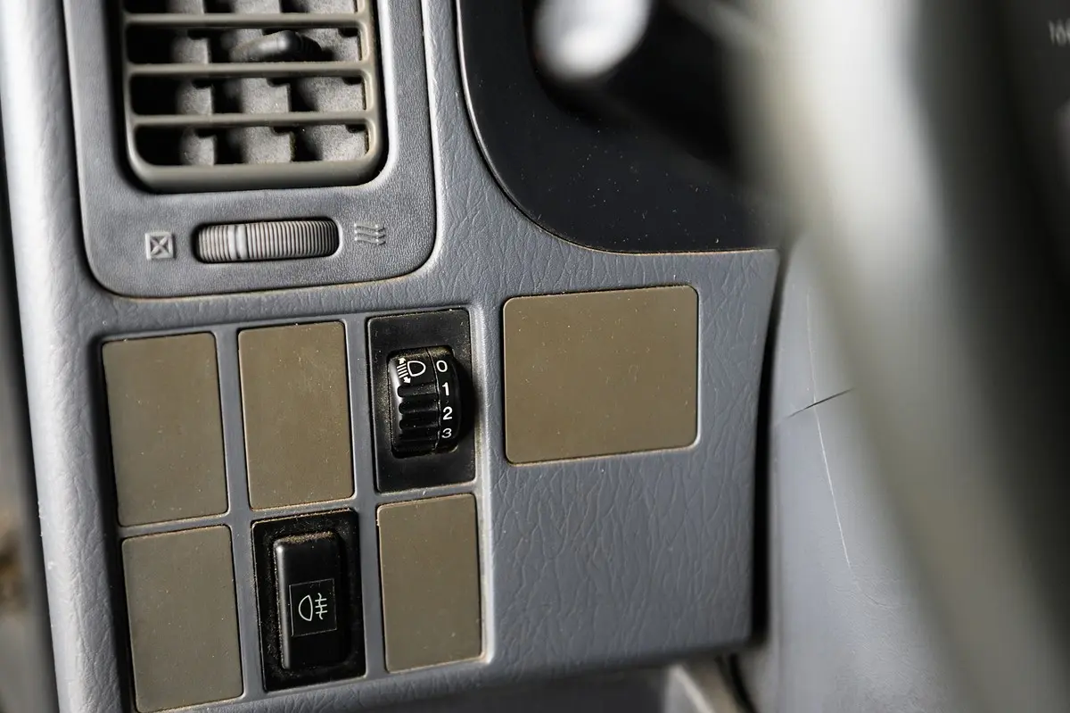 Toyota HiAce 2.4 D LXH12LG 22