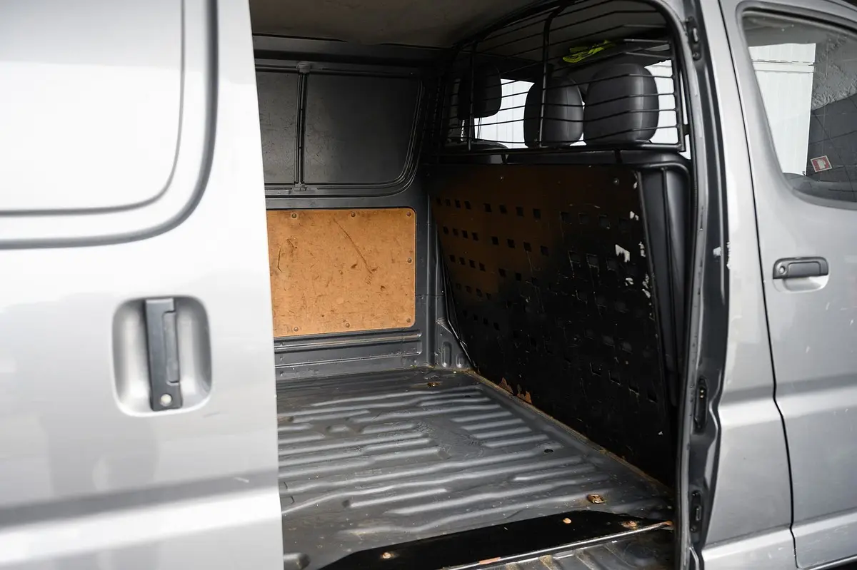 Toyota HiAce 2.4 D LXH12LG 10