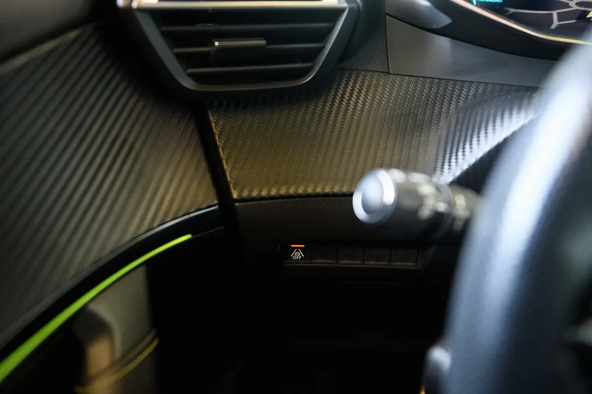 Peugeot e-2008 50 kWh GT Pack 31