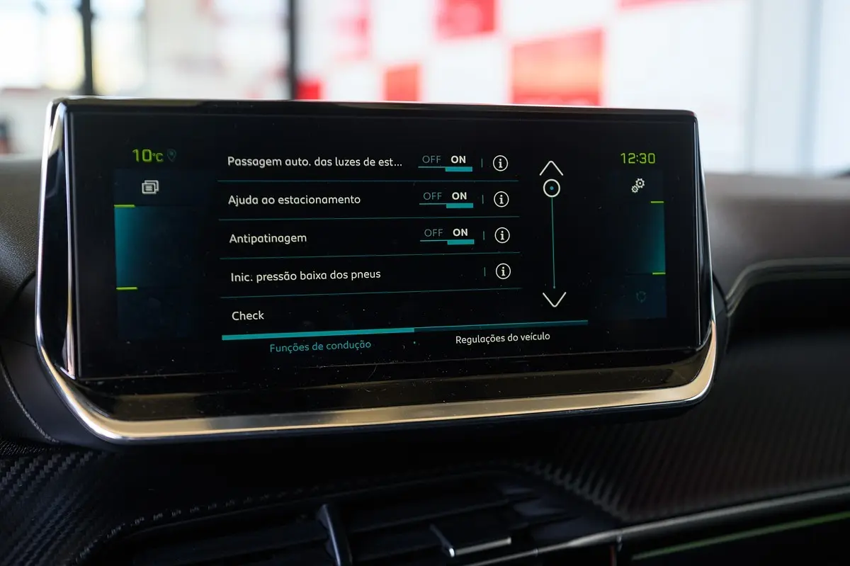 Peugeot e-2008 50 kWh GT Pack 47