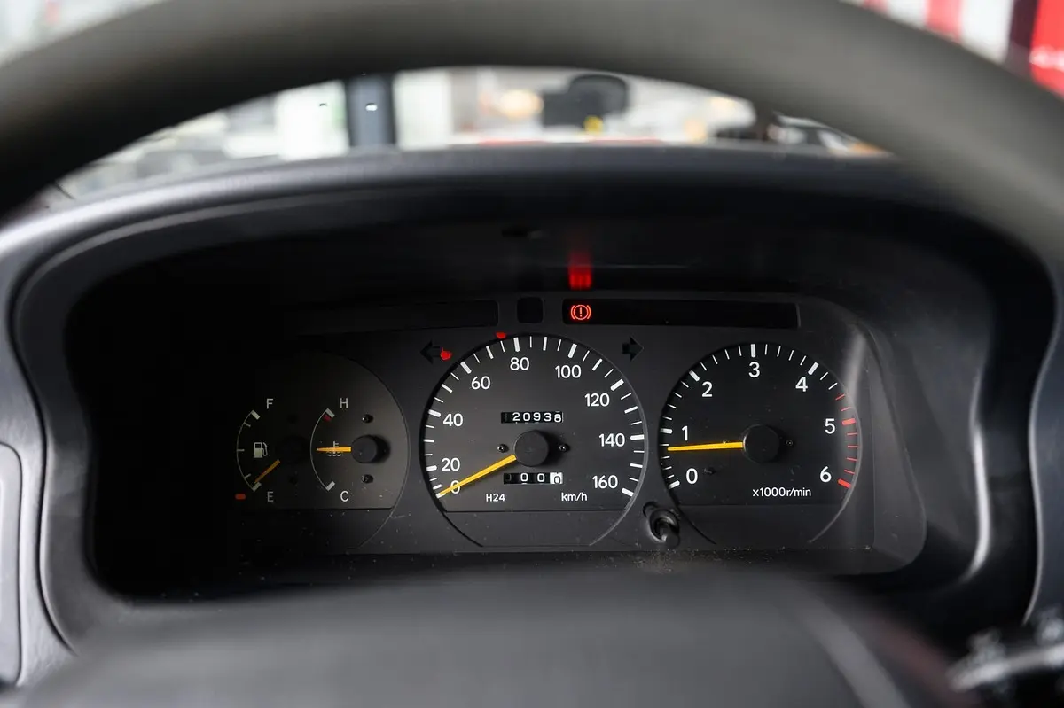 Toyota HiAce 2.4 D LXH12LG 24