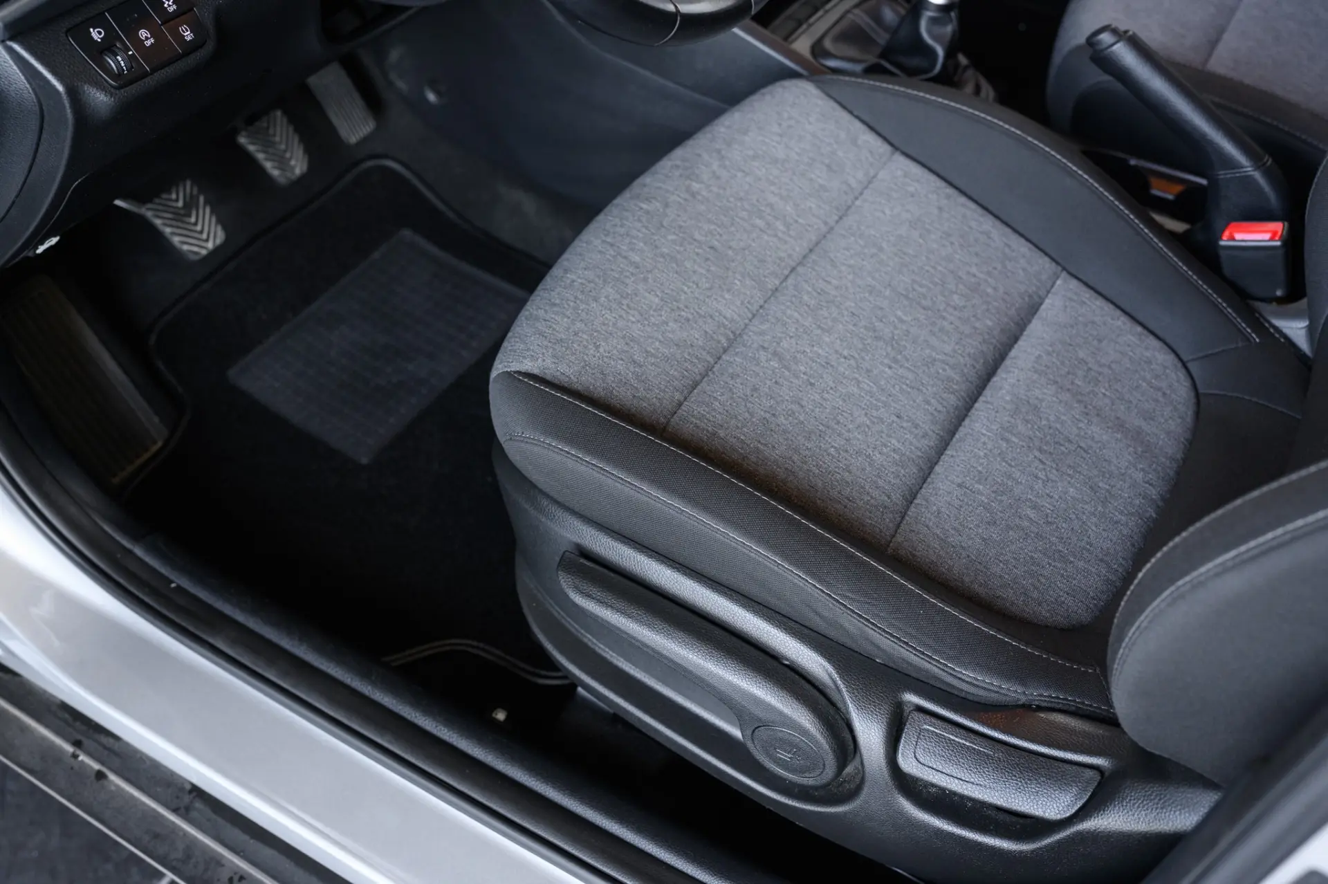 Kia Stonic 1.2 MPi Vibe 28