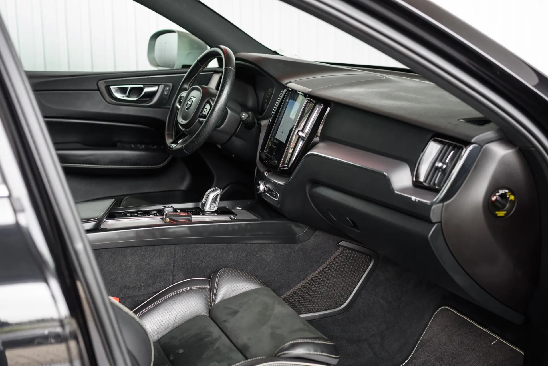 Volvo XC 60 2.0 T8 PHEV R-Design AWD 52