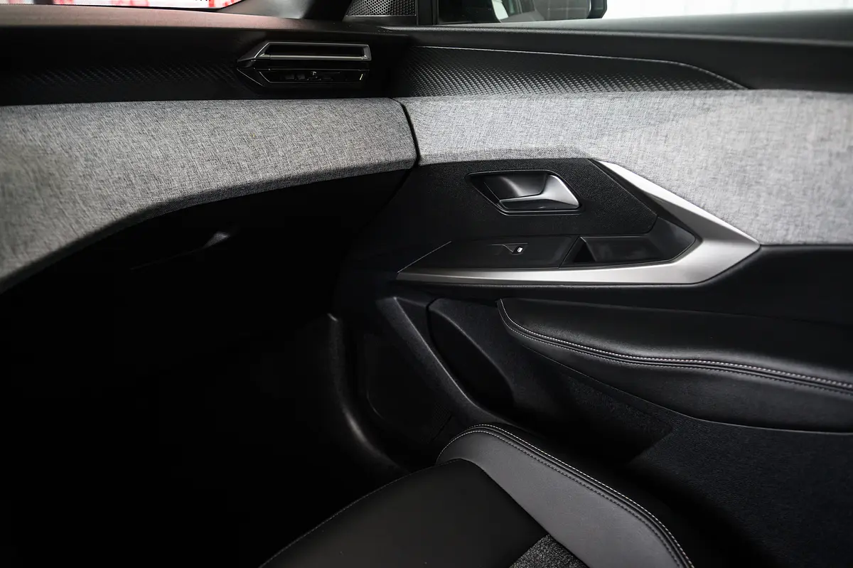 Peugeot 3008 1.2 Hybrid Allure e-DCS6 51
