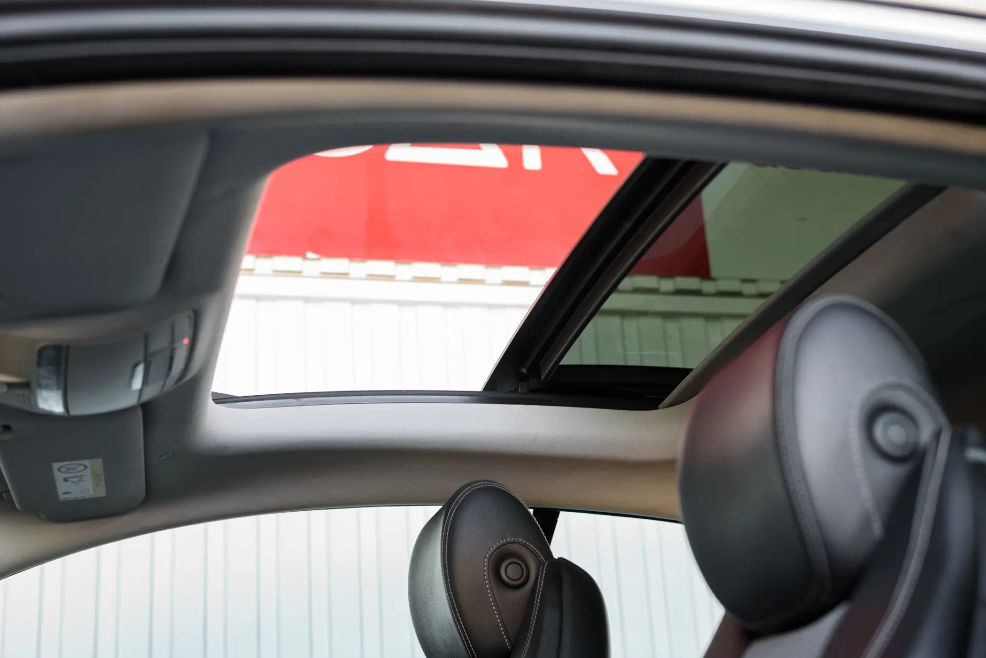 Mercedes-Benz E 220 d 9G-TRONIC Avantgarde 53