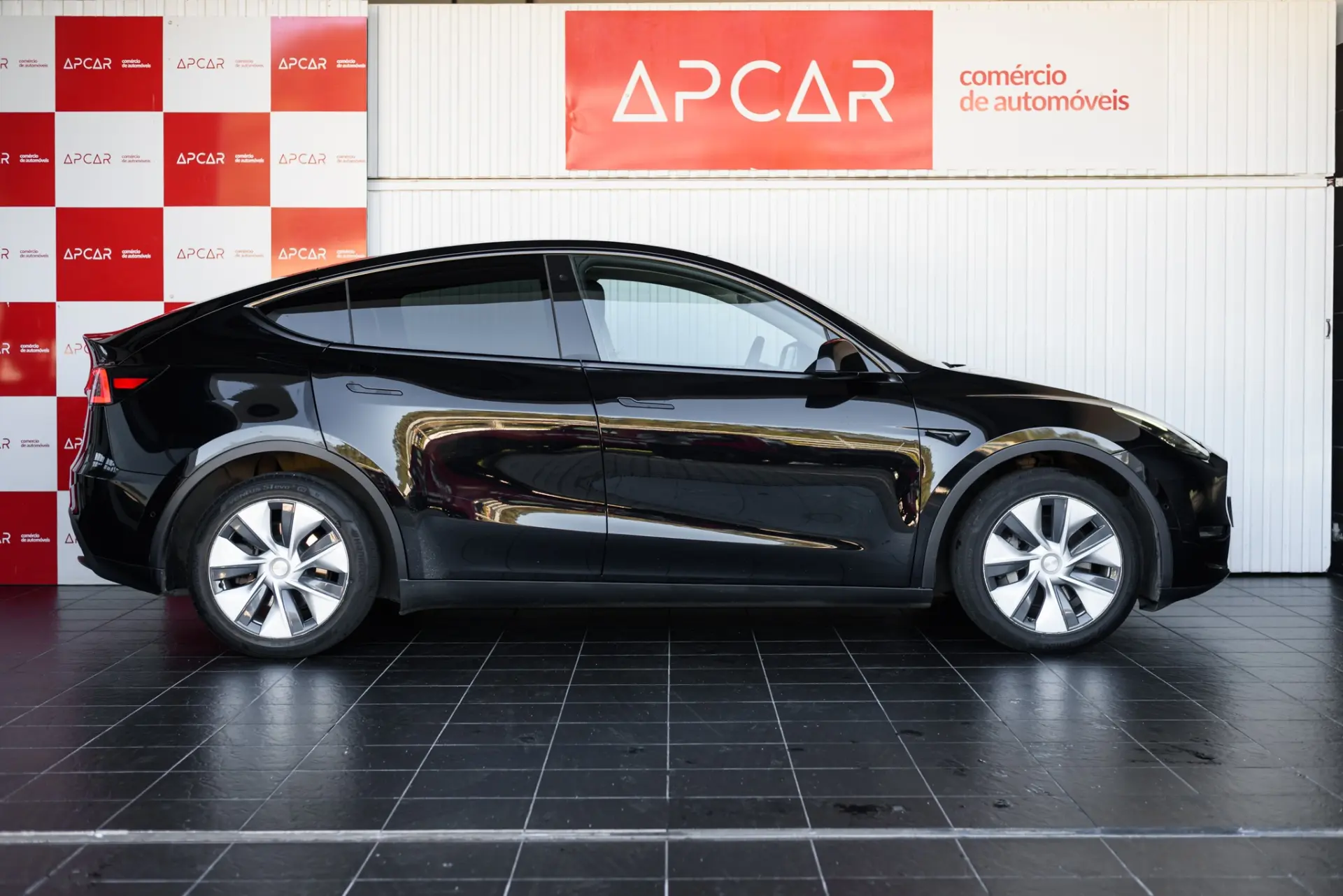 Tesla Model Y Long Range Dual Motor AWD 4