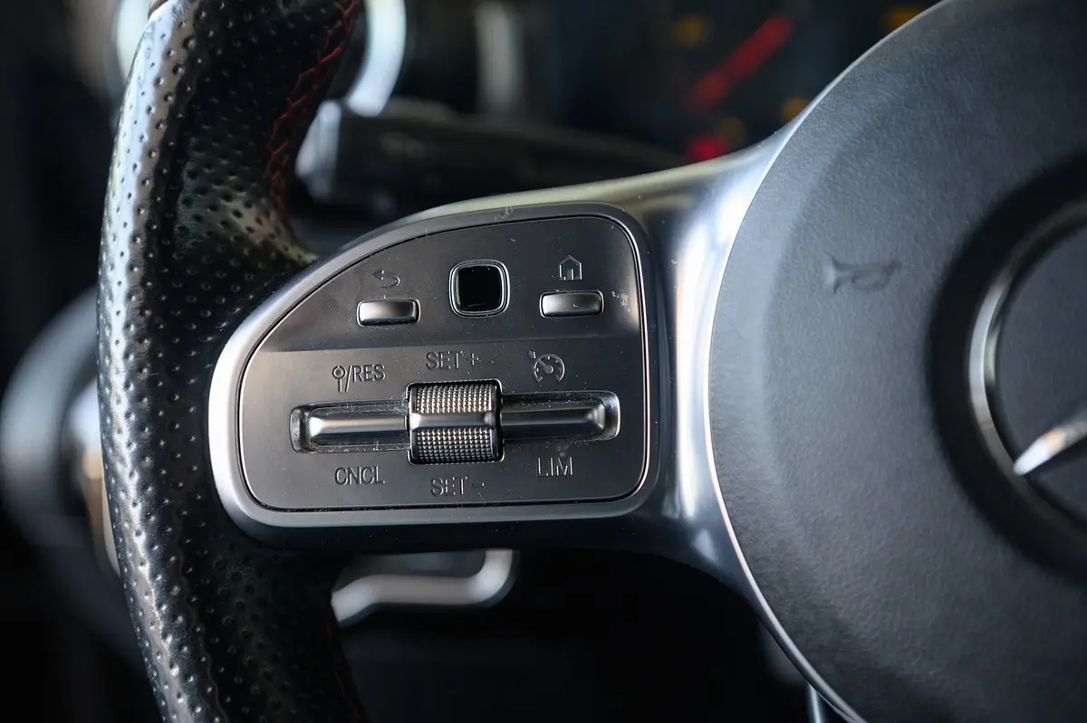 Mercedes-Benz A 180 Limousine d AMG Line Aut. 34