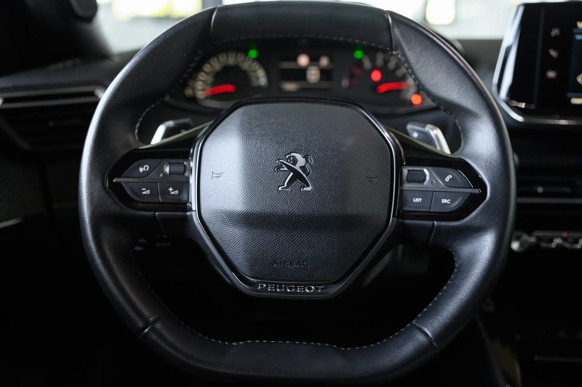 Peugeot 2008 1.2 PureTech Allure EAT8 33