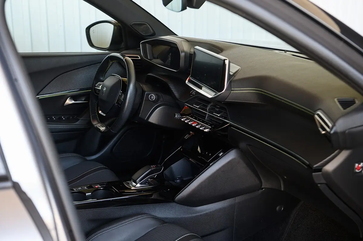 Peugeot e-2008 50 kWh GT Pack 60